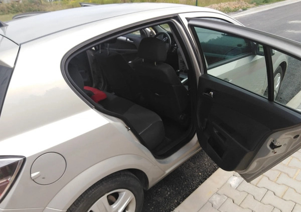 Opel Astra cena 13750 przebieg: 318700, rok produkcji 2009 z Kielce małe 277